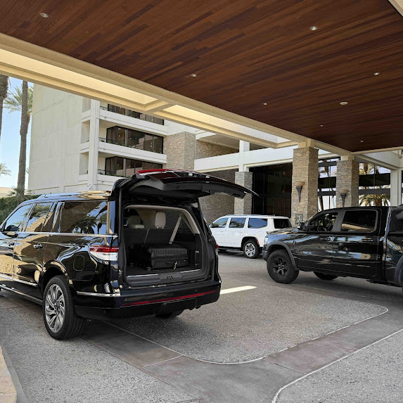 Emelx private LAX to La Quinta car service with professional chauffeur transportation