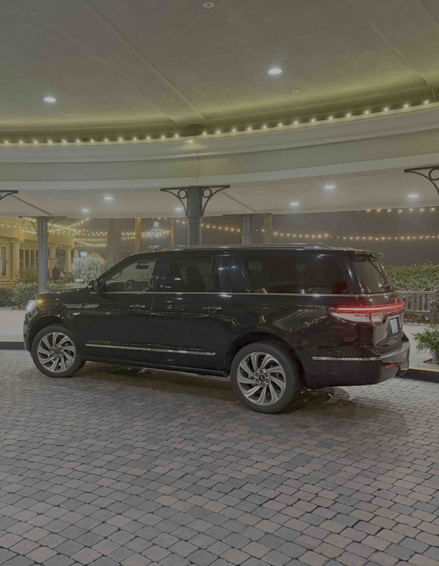 LAX to John Wayne Airport SNA car service luxury SUV airport transfer private chauffeur Orange County airport transfer Emelx