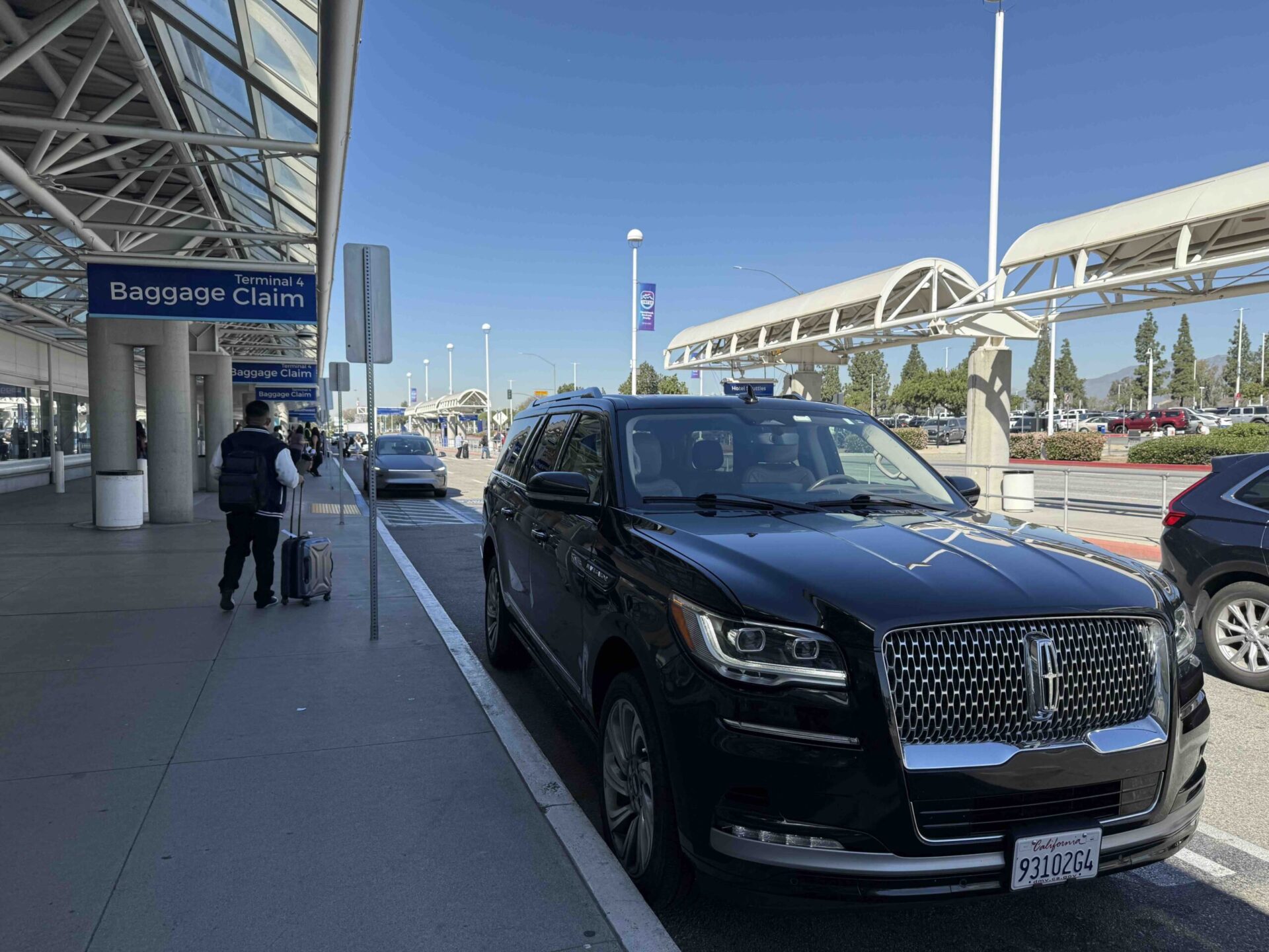 Emelx private LAX to Ontario car service with professional chauffeur transportation