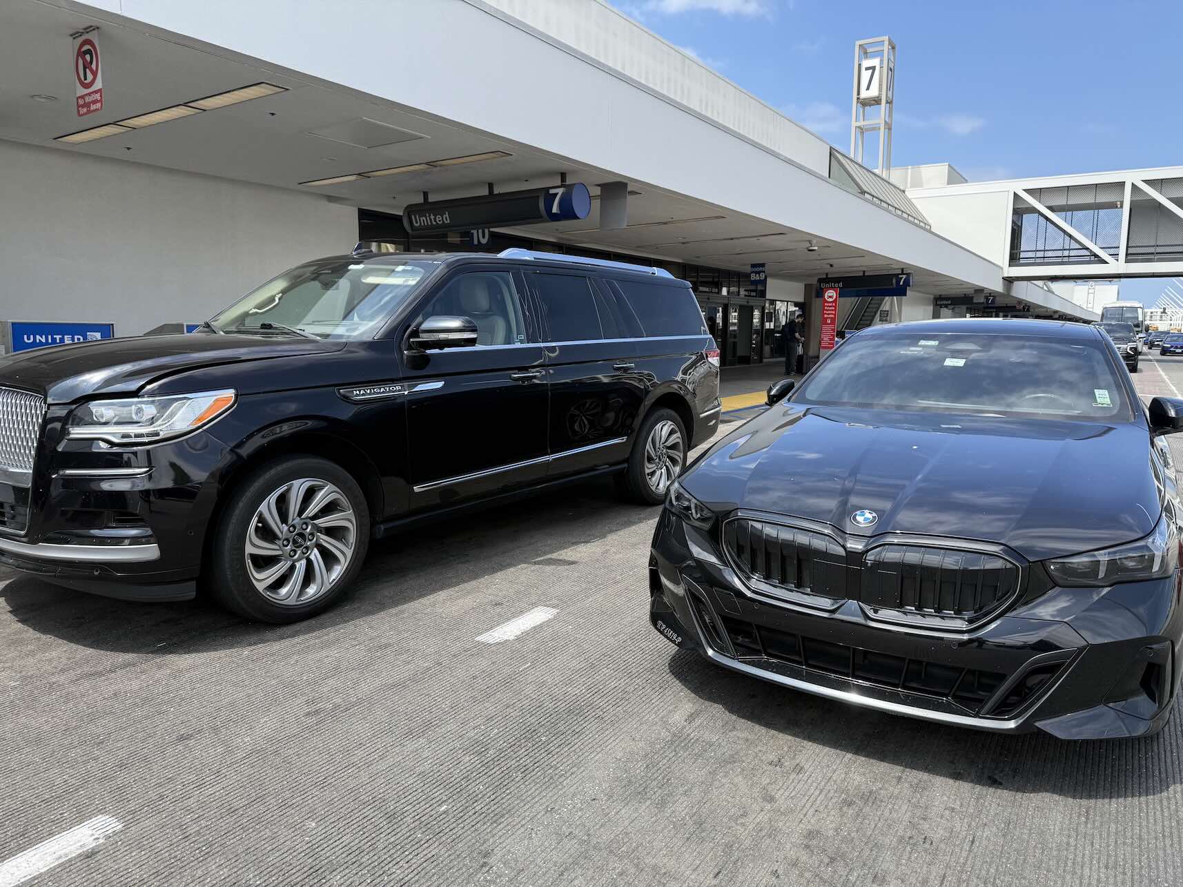 Professional Emelx chauffeur service for an LAX airport transfer to Long Beach