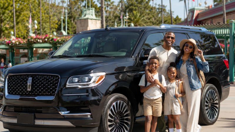 Family and group airport transfer with Emelx
