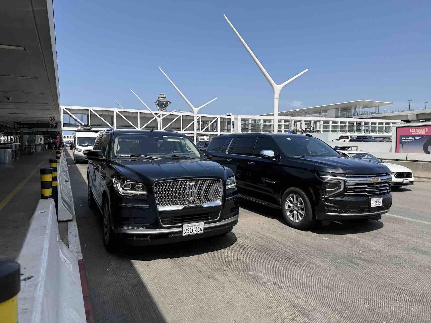 Professional Emelx chauffeur service for an LAX airport transfer to Norwalk